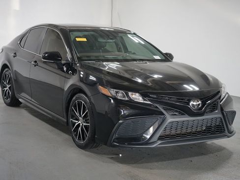 Certified 2024 Toyota Camry SE image 3