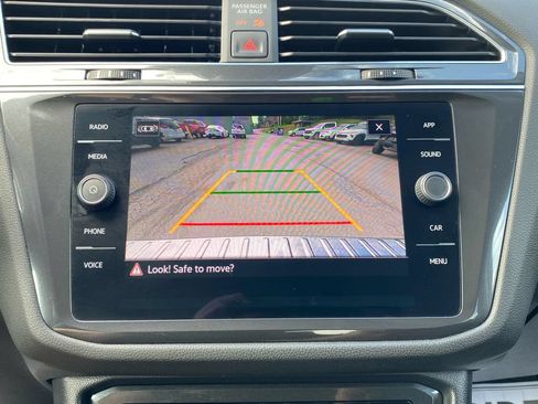 Used 2023 Volkswagen Tiguan SE AWD/4WD image 26