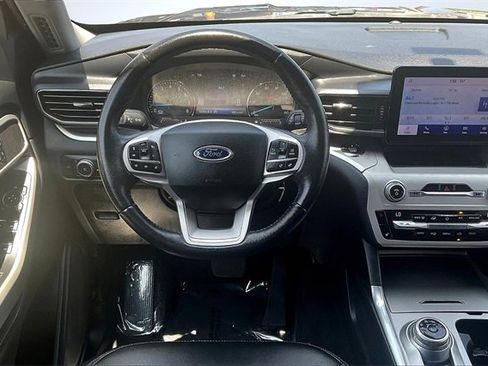 Certified 2021 Ford Explorer XLT w/ Equipment Group 202A image 5