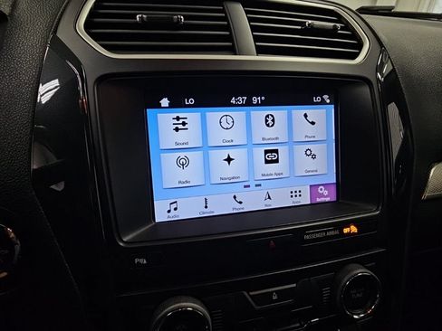 Used 2018 Ford Explorer XLT w/ Equipment Group 202A FWD image 21