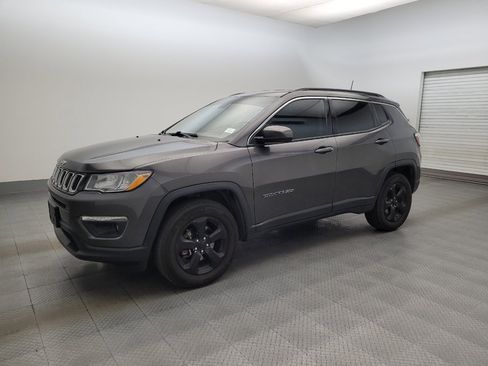 Used 2017 Jeep Compass Latitude w/ Popular Equipment Group AWD/4WD image 2