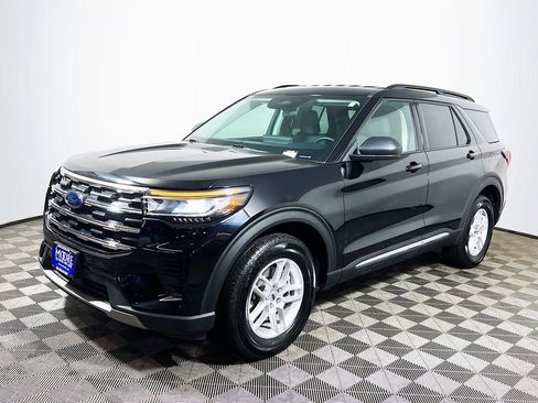 Used 2025 Ford Explorer Active image 3