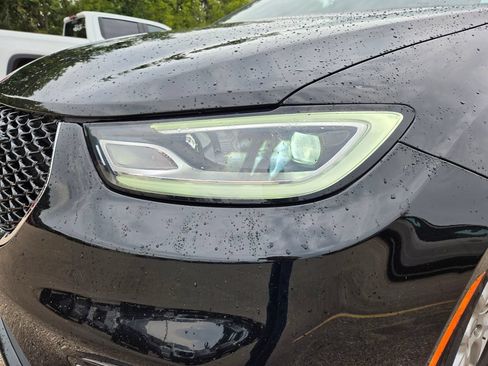 Used 2025 Chrysler Pacifica Select FWD image 14