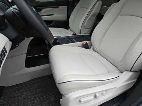 Used 2025 Honda Odyssey Touring image 24