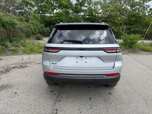 New 2026 Jeep Grand Cherokee Altitude AWD/4WD image 4