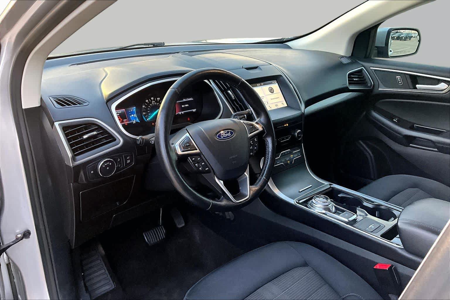 Used 2019 Ford Edge SEL w/ Cold Weather Package AWD/4WD image 16