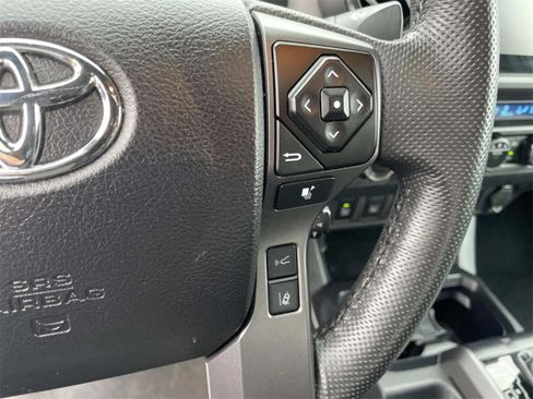 Used 2022 Toyota Tacoma TRD Off-Road image 22
