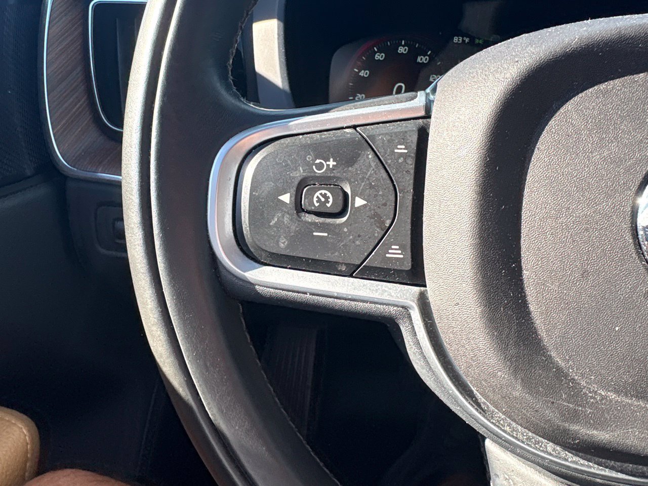 Used 2019 Volvo XC60 T5 Momentum w/ Multimedia Package FWD image 24