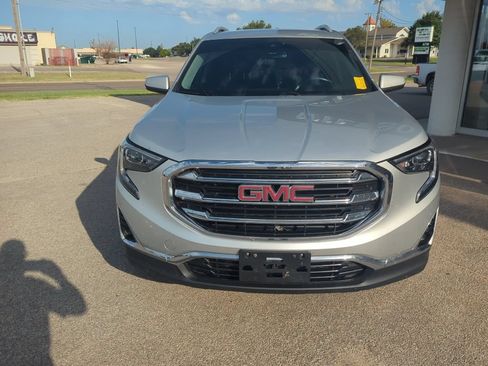 Used 2020 GMC Terrain SLT w/ Preferred Package FWD image 2