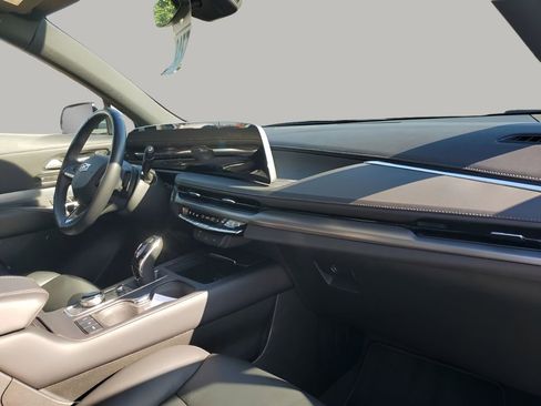 Used 2024 Cadillac XT4 Premium Luxury image 14