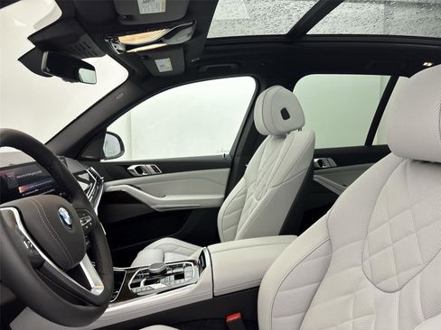 New 2026 BMW X5 xDrive50e image 24