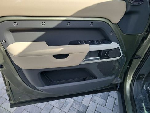 Used 2022 Land Rover Defender 110 SE image 22