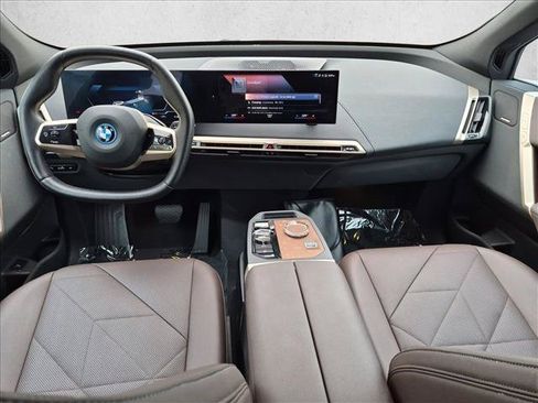 Used 2023 BMW iX xDrive50 w/ Premium Package AWD/4WD image 18