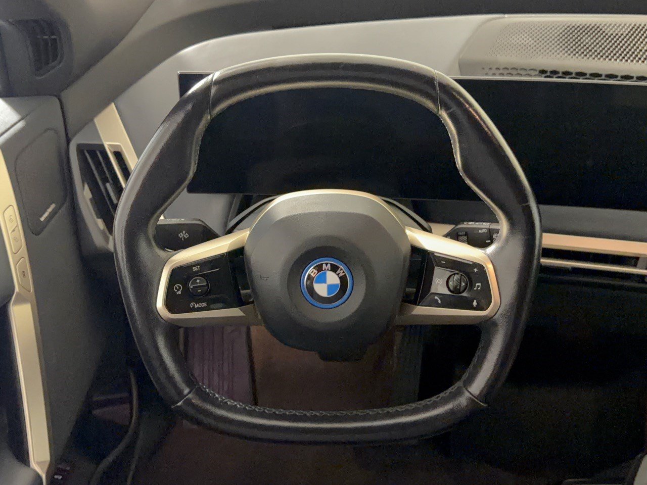 Certified 2023 BMW iX xDrive50 w/ Premium Package AWD/4WD image 10