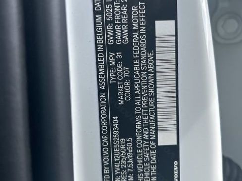 Certified 2025 Volvo XC40 B5 Plus image 27