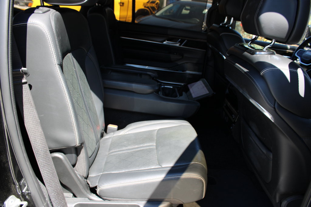 Used 2022 Jeep Grand Wagoneer Series II w/ Premium Group II AWD/4WD image 14