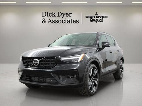New 2026 Volvo XC40 B5 Plus w/ Climate Package AWD/4WD image 5