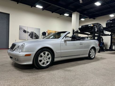 Used 2002 Mercedes-Benz CLK 320 Cabriolet image 38