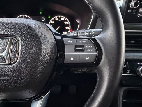 Used 2025 Honda Pilot Touring image 12