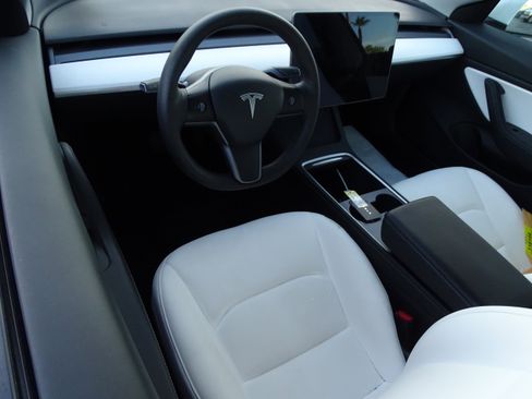 Used 2021 Tesla Model 3 Long Range image 7