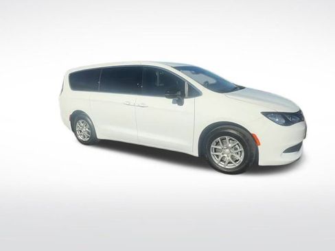 New 2026 Chrysler Voyager LX image 38