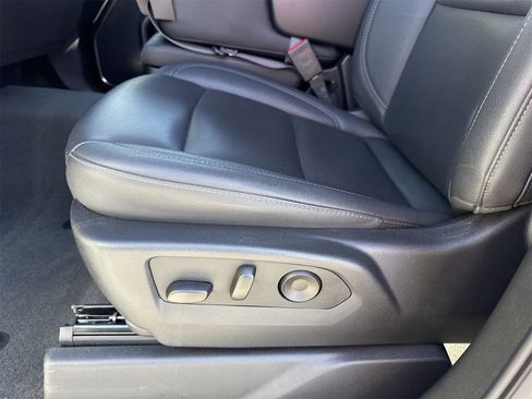 Used 2025 GMC Sierra 1500 SLT image 17