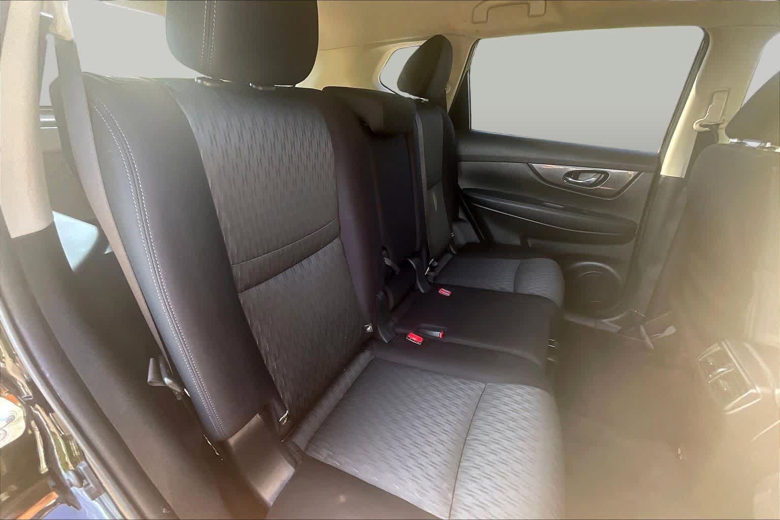 Used 2020 Nissan Rogue SV FWD image 19