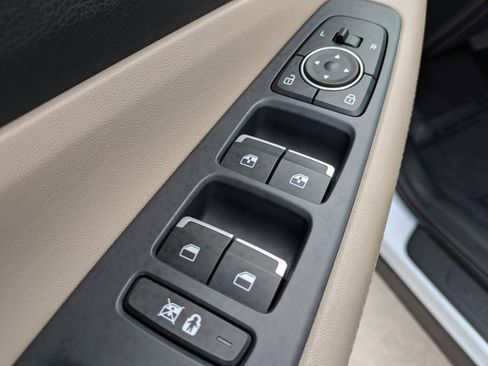 Used 2020 Hyundai Santa Fe SEL w/ Convenience Package image 19