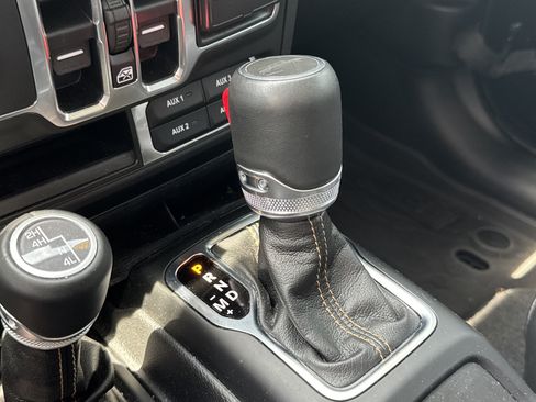 Used 2023 Jeep Gladiator Overland AWD/4WD image 27