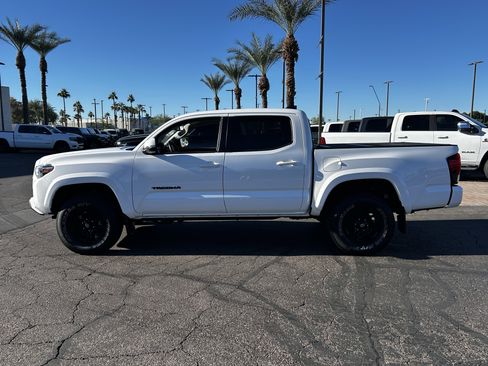 Used 2020 Toyota Tacoma SR5 w/ Technology Package image 3