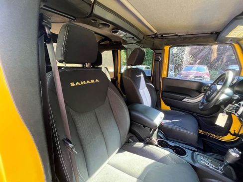 Used 2015 Jeep Wrangler Unlimited Sahara w/ Connectivity Group AWD/4WD image 44