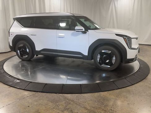 New 2026 Kia EV9 Wind image 3