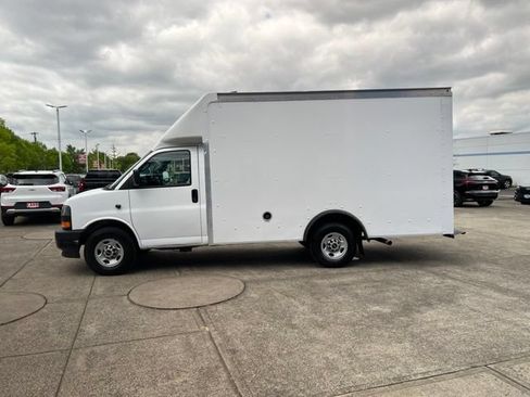 Used 2021 GMC Savana 3500 w/ Driver Convenience Package RWD image 4