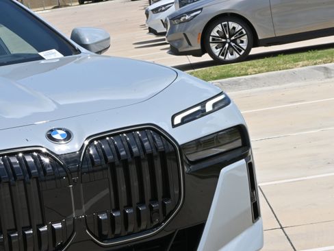New 2026 BMW 740i image 9