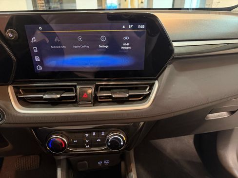 Used 2025 Chevrolet TrailBlazer LT FWD image 16