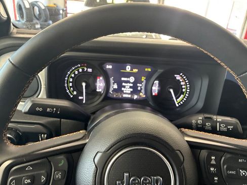 Used 2024 Jeep Wrangler Unlimited w/ Convenience Group AWD/4WD image 37