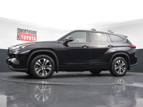 Used 2022 Toyota Highlander XLE image 29