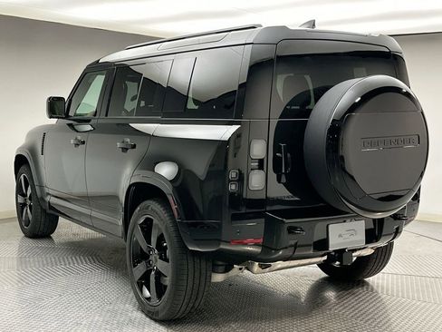 New 2026 Land Rover Defender 110 X-Dynamic SE image 3