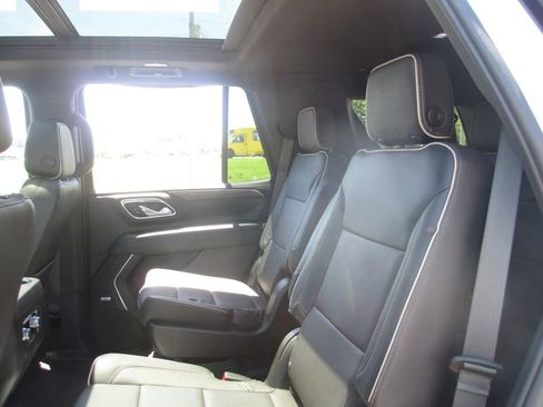 Used 2023 GMC Yukon SLT AWD/4WD image 22