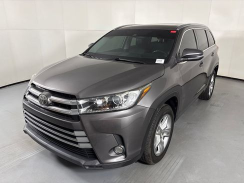 Used 2017 Toyota Highlander Limited w/ Carpet Mat Package FWD image 4