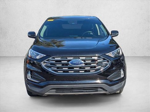 Used 2023 Ford Edge Titanium image 2