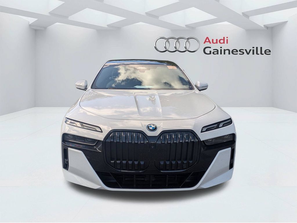 Used 2023 BMW i7 xDrive60 w/ Parking Assistance Package AWD/4WD image 16