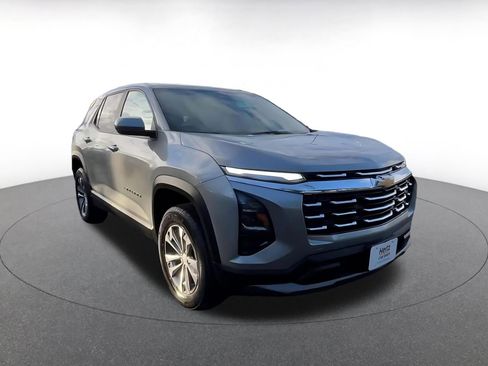 Used 2025 Chevrolet Equinox LT image 3