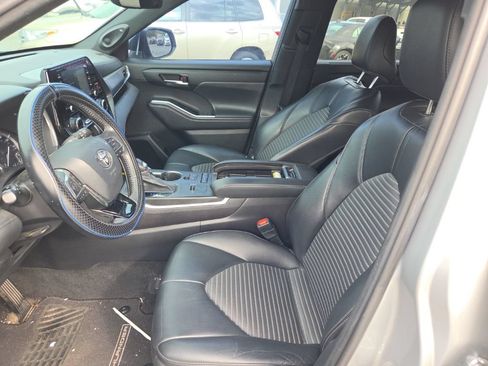 Used 2021 Toyota Highlander XSE FWD image 10