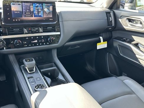 New 2026 Nissan Pathfinder SL w/ SL Premium Package AWD/4WD image 25