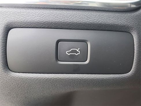 New 2026 Volvo XC60 B5 Ultra w/ Protection Package Premier image 17