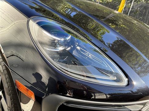 Certified 2025 Porsche Macan image 30