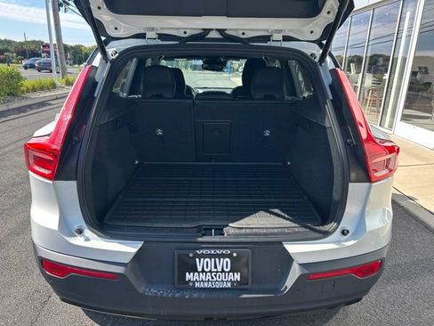Used 2021 Volvo XC40 T5 R-Design w/ Climate Package AWD/4WD image 11