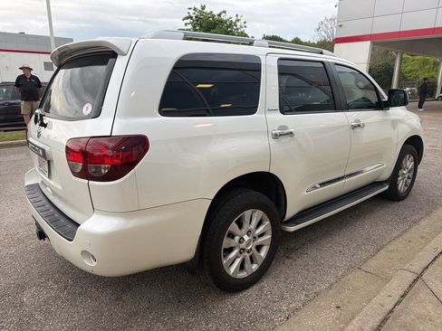 Used 2020 Toyota Sequoia Platinum AWD/4WD image 3