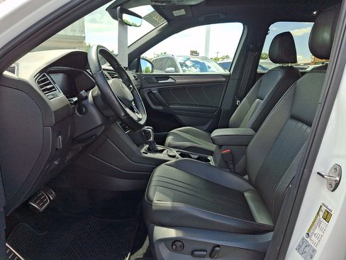 Certified 2022 Volkswagen Tiguan SE R-Line AWD/4WD image 13